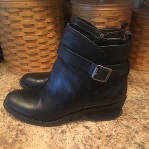 Vince Camuto Black Leather Booties💞👢